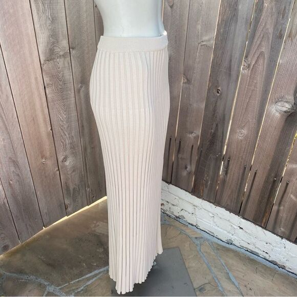 DISSH Off white, high waisted, thick ribbed maxi skirt size large NWT - Picture 6 of 10